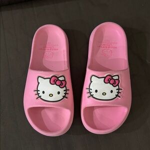 Hello‎ Kitty Slip on shoes. Size 13/1 girls. Pre-owned, gently used.